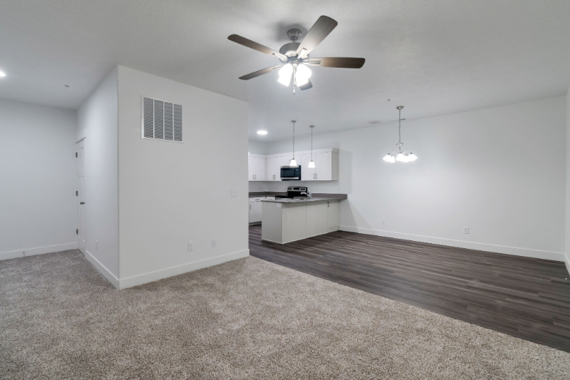 4688 Sw - Photo 3 of 9