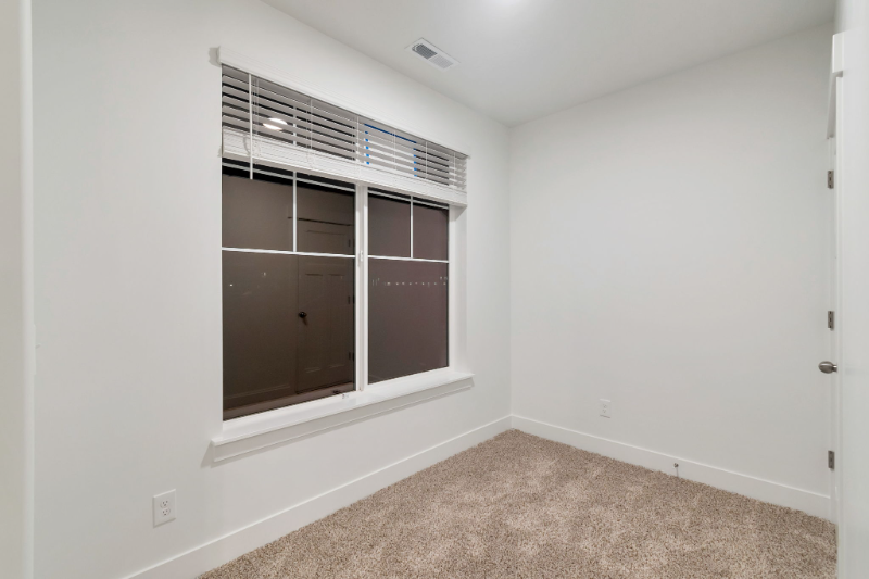 4688 Sw - Photo 4 of 9