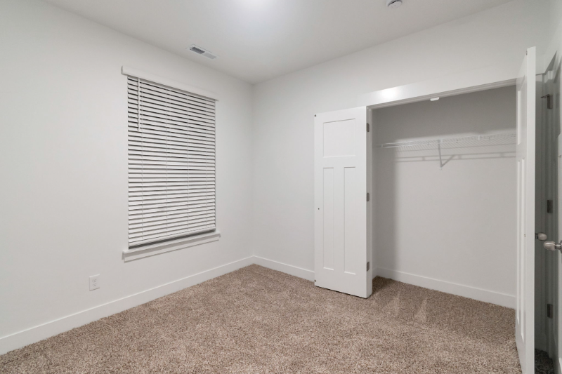 4688 Sw - Photo 6 of 9