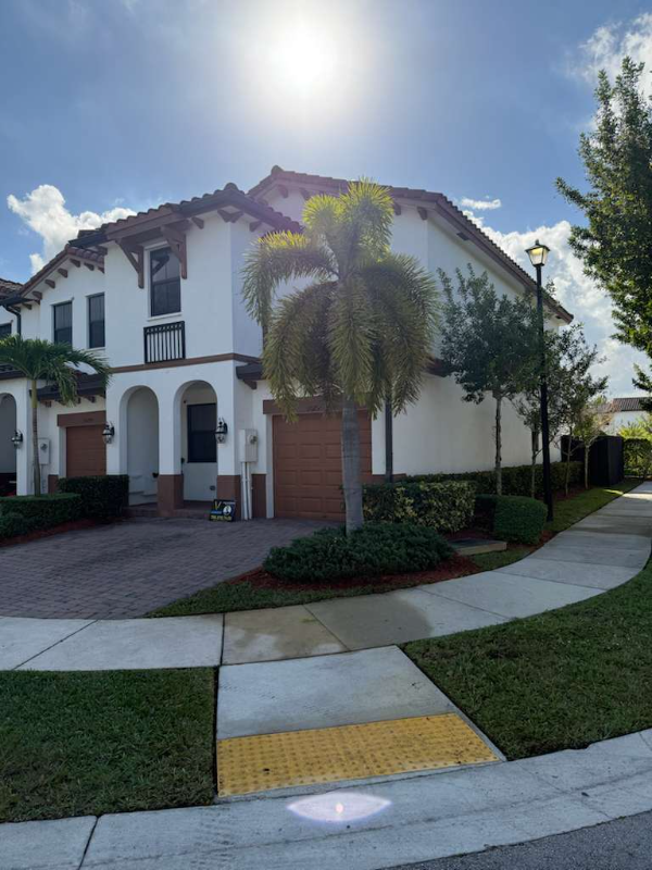 10296 Nw 88th Ter - Photo 7 of 13