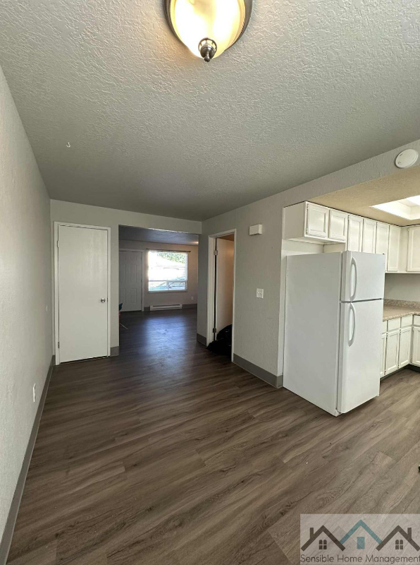 523 4th Ave S #4 - Photo 3 of 14