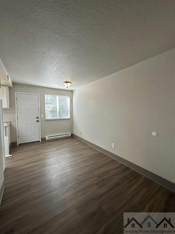 523 4th Ave S #4 - Photo 4 of 14