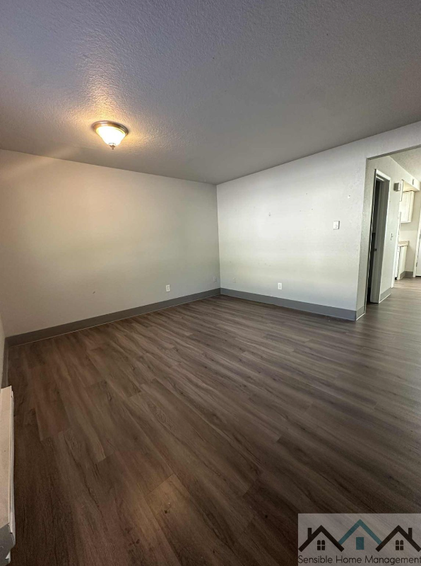 523 4th Ave S #4 - Photo 6 of 14