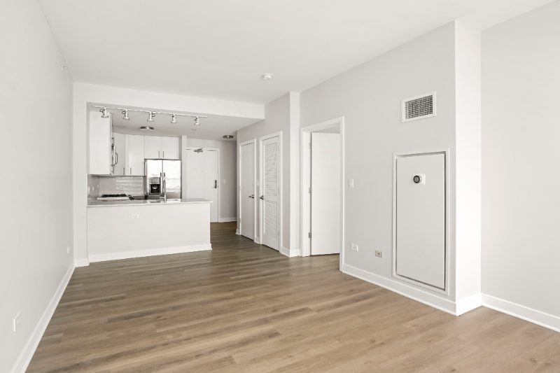 211 S Halsted St - Photo 2 of 12