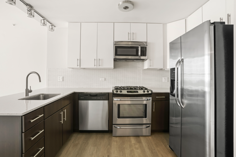 211 S Halsted St - Photo 3 of 12