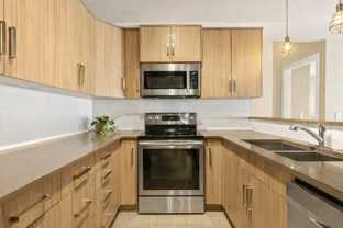 611 Edmonton Trail Ne - Photo 1 of 1