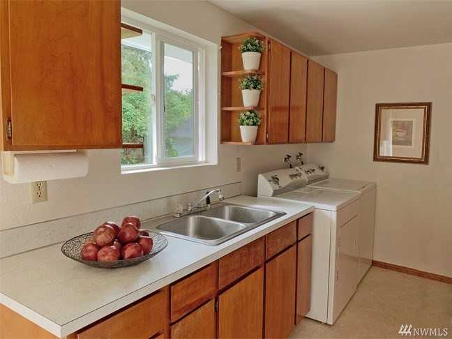 2119 Sw Cloverdale St #NA - Photo 2 of 5