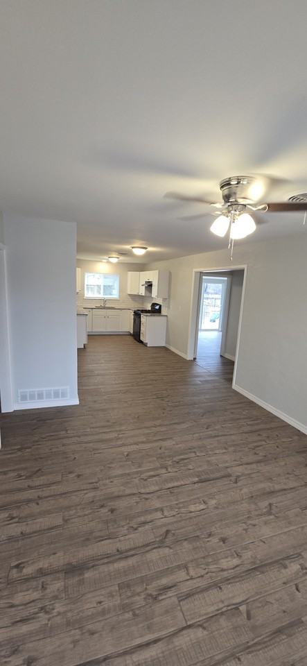 909 Van Horn St #NA - Photo 2 of 11