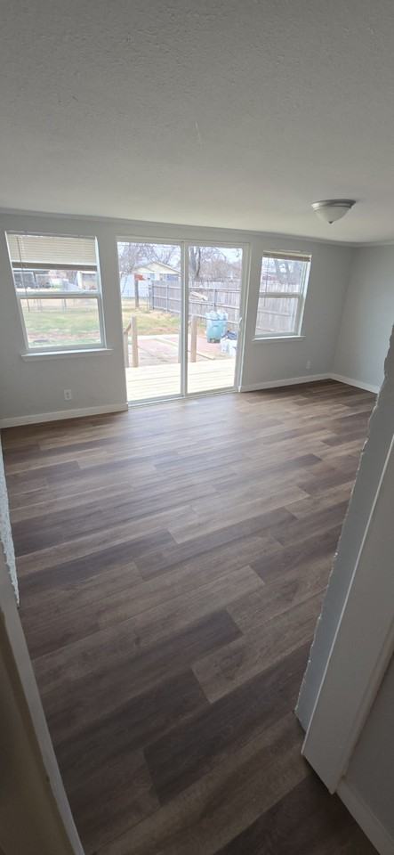 909 Van Horn St #NA - Photo 7 of 11