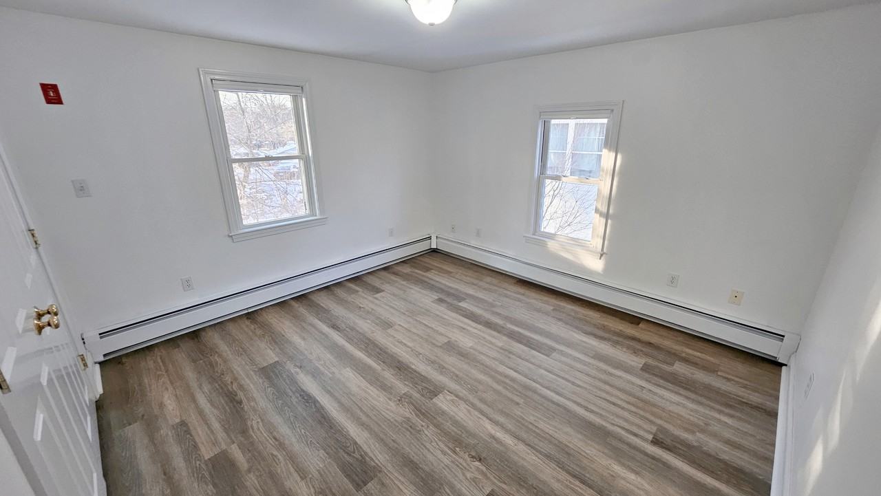 19 Railroad St #B2 - Photo 5 of 13