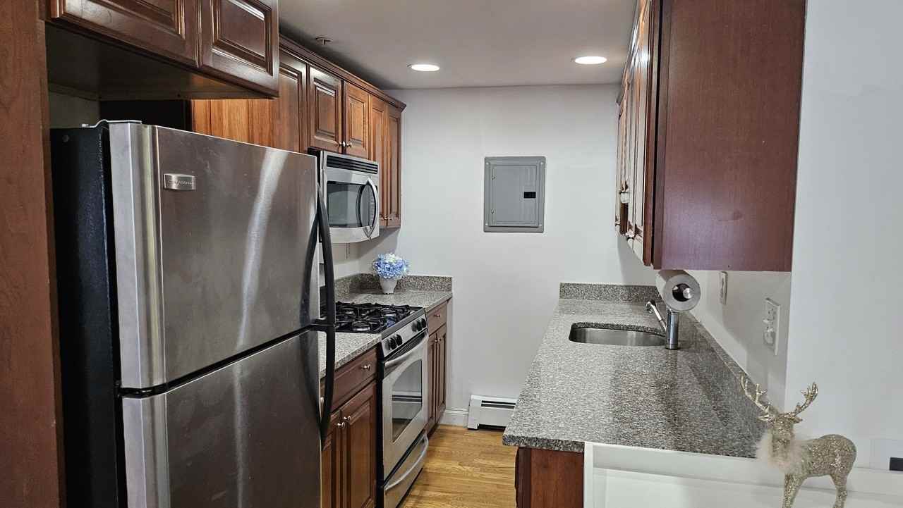 19 Railroad St #B2 - Photo 7 of 13