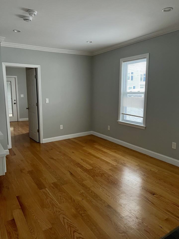 19 Cushing St #1 - Photo 6 of 16