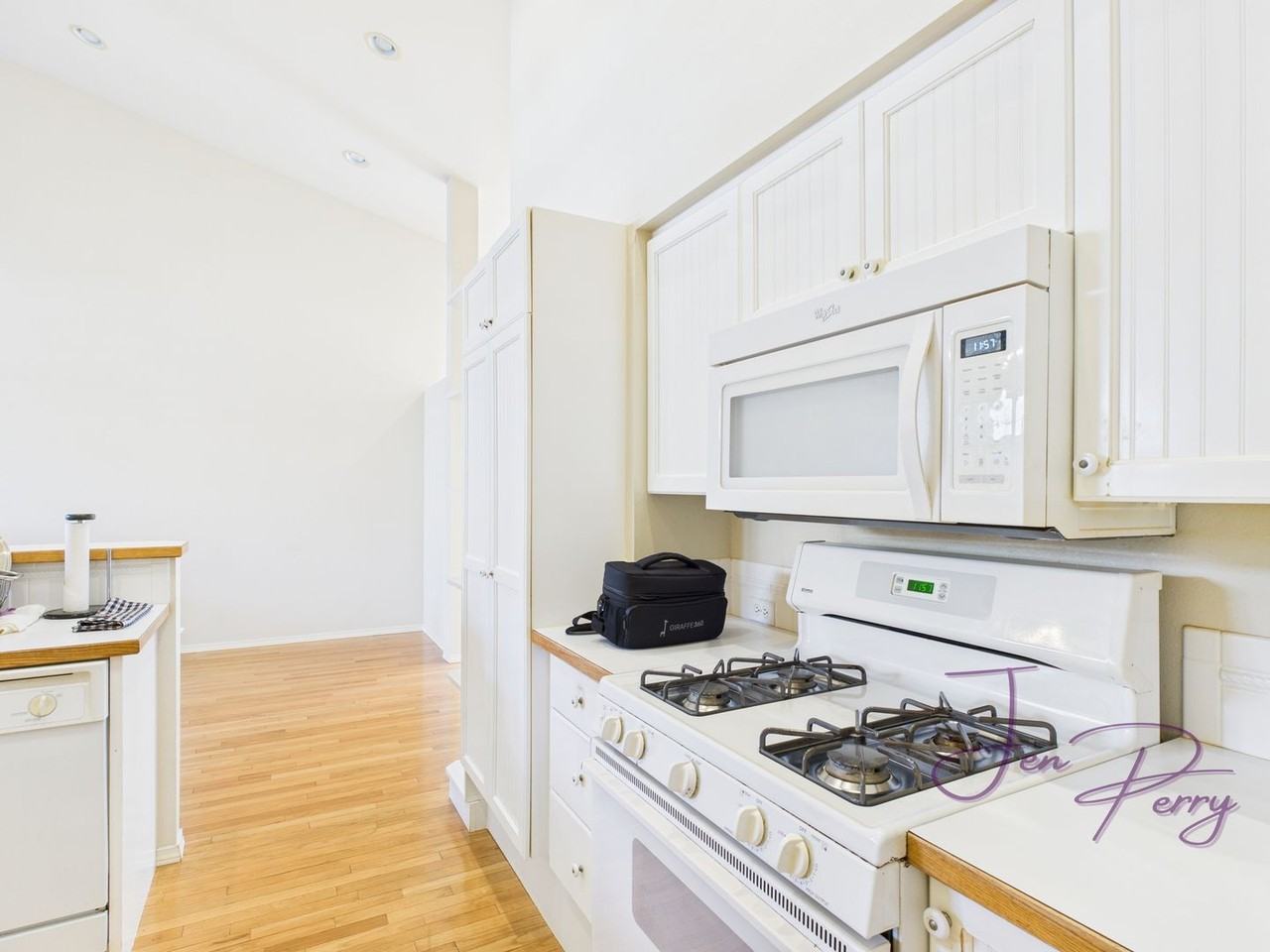 923 Aaron Dr - Photo 3 of 20