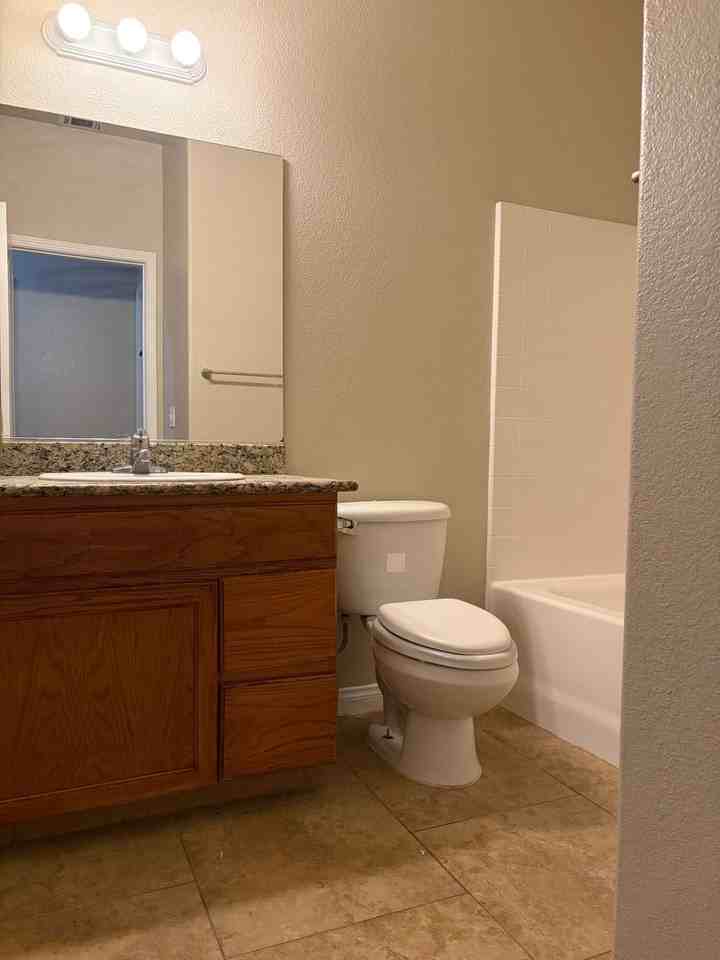 8001 Walpole Ave - Photo 6 of 11