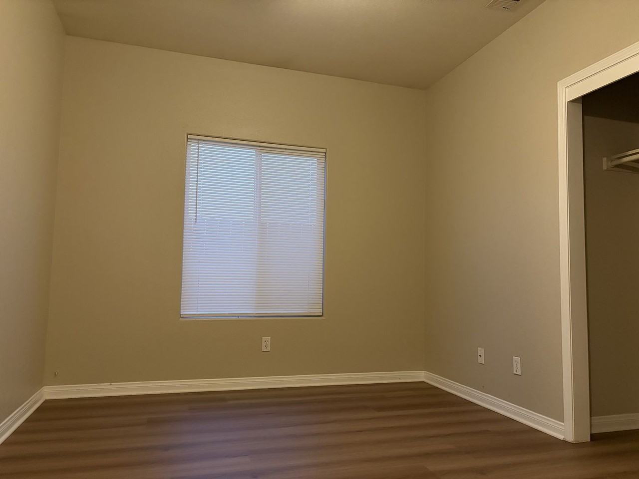 8001 Walpole Ave - Photo 7 of 11