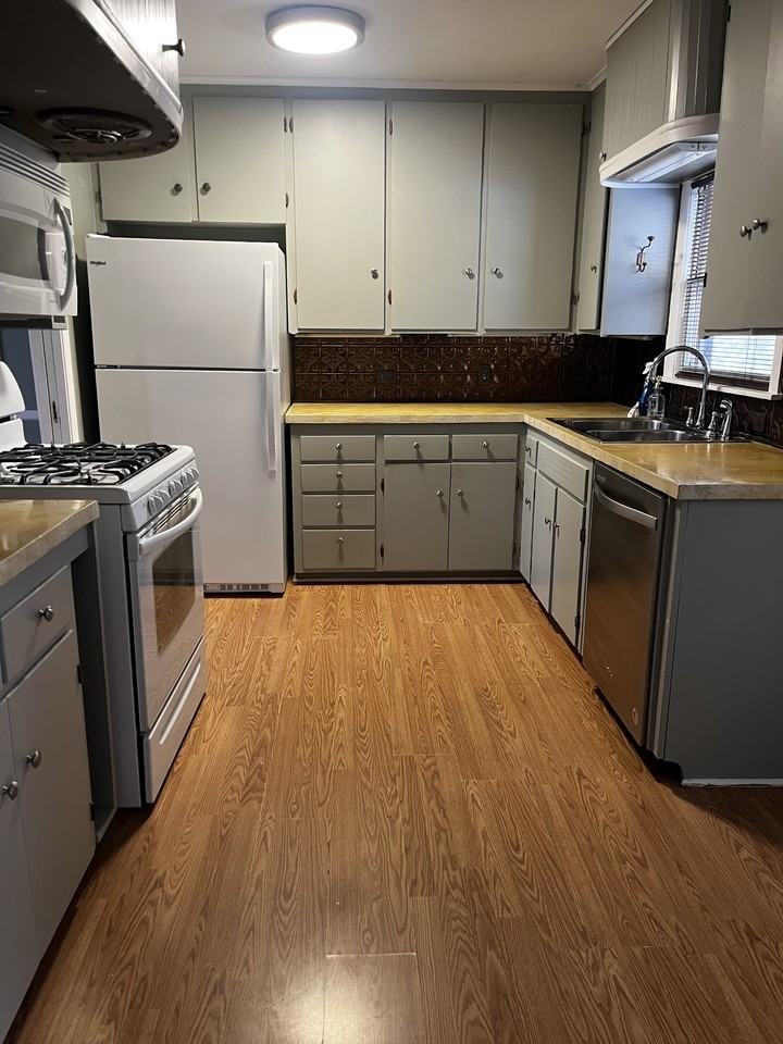 3505 S Knoxville Ave #NA - Photo 3 of 18