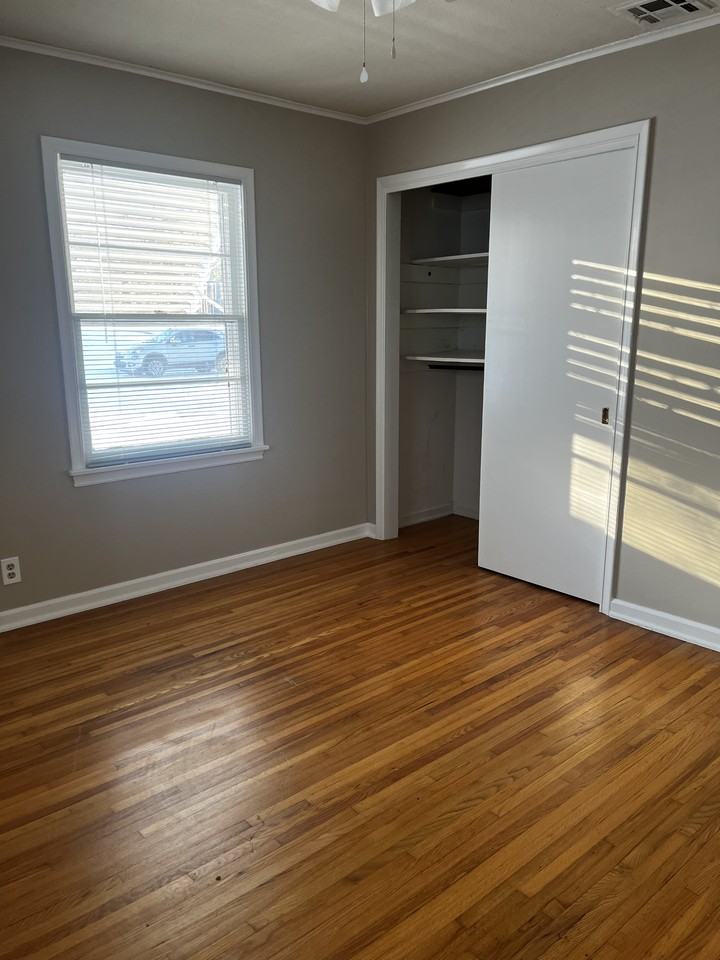 3505 S Knoxville Ave #NA - Photo 6 of 18