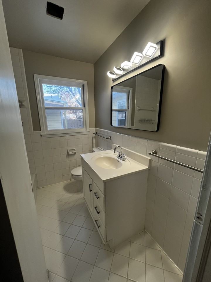 3505 S Knoxville Ave #NA - Photo 7 of 18