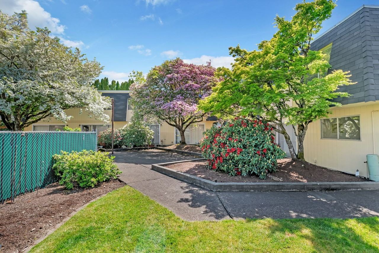 Villa Chateau Apartments - Photo 3 of 39