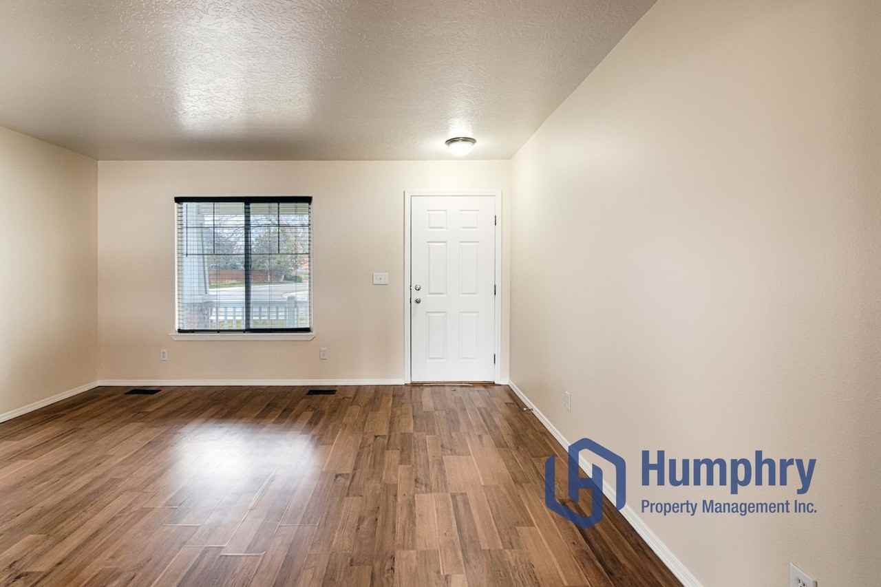 862 E Stormy Dr - Photo 5 of 36