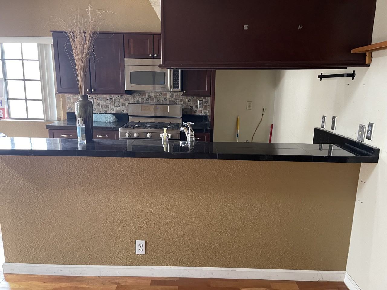 15946 Vanowen St #207