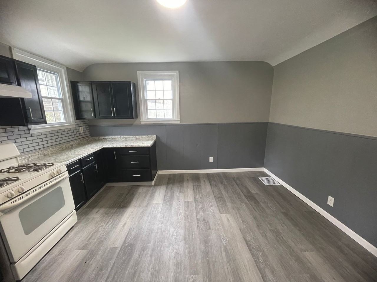 1044 Delaware Ave - Photo 5 of 15