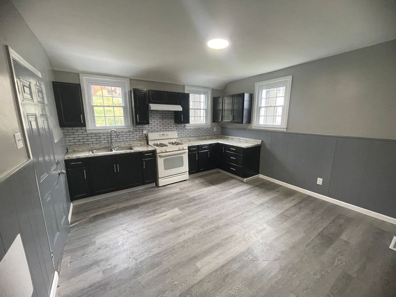 1044 Delaware Ave - Photo 6 of 15