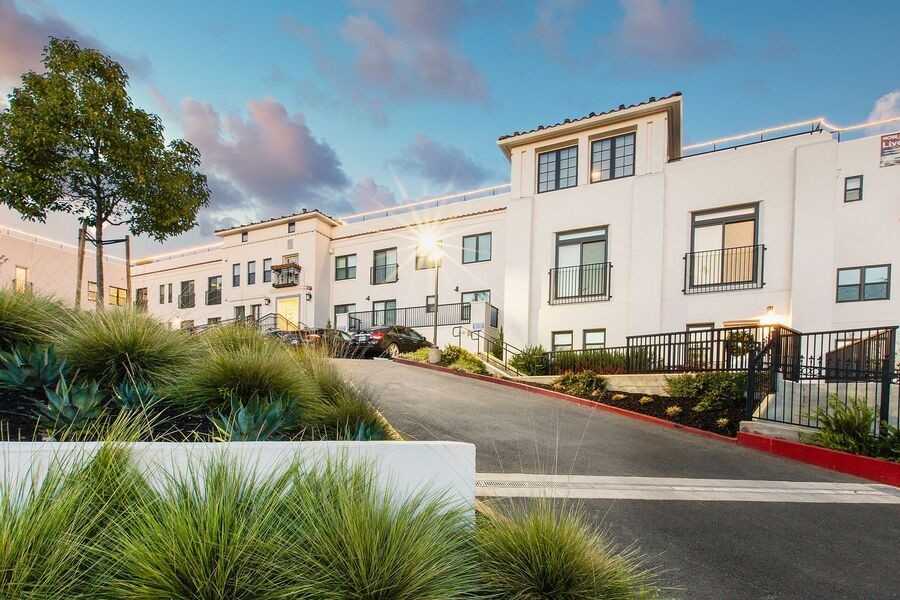 4690 Tompkins Avenue - Photo 3 of 50