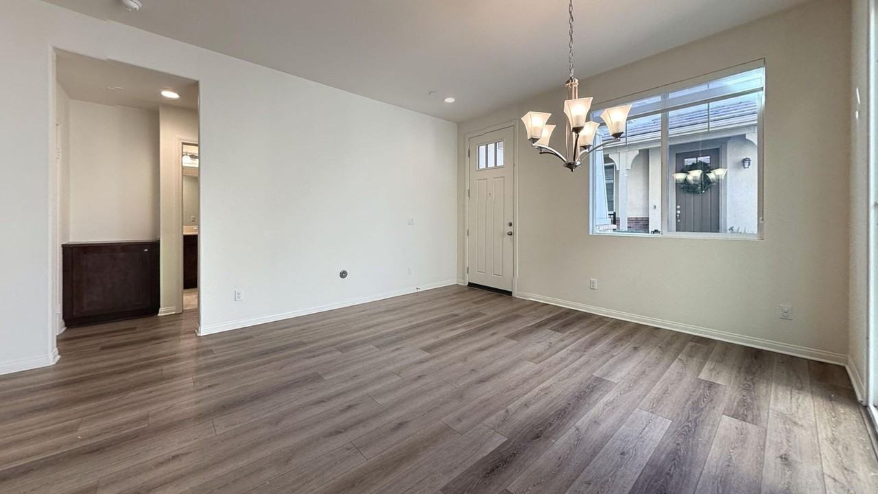 646 S Brampton Ave - Photo 6 of 37