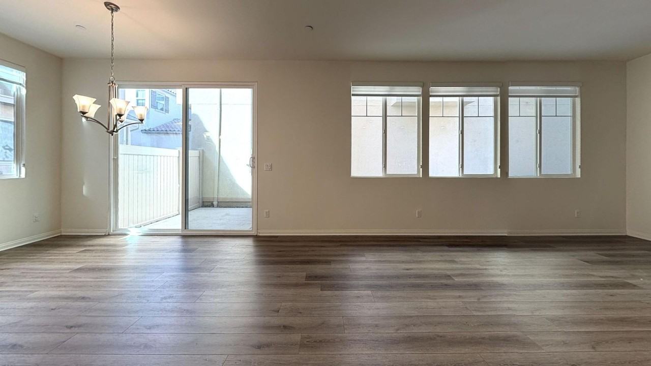 646 S Brampton Ave - Photo 7 of 37