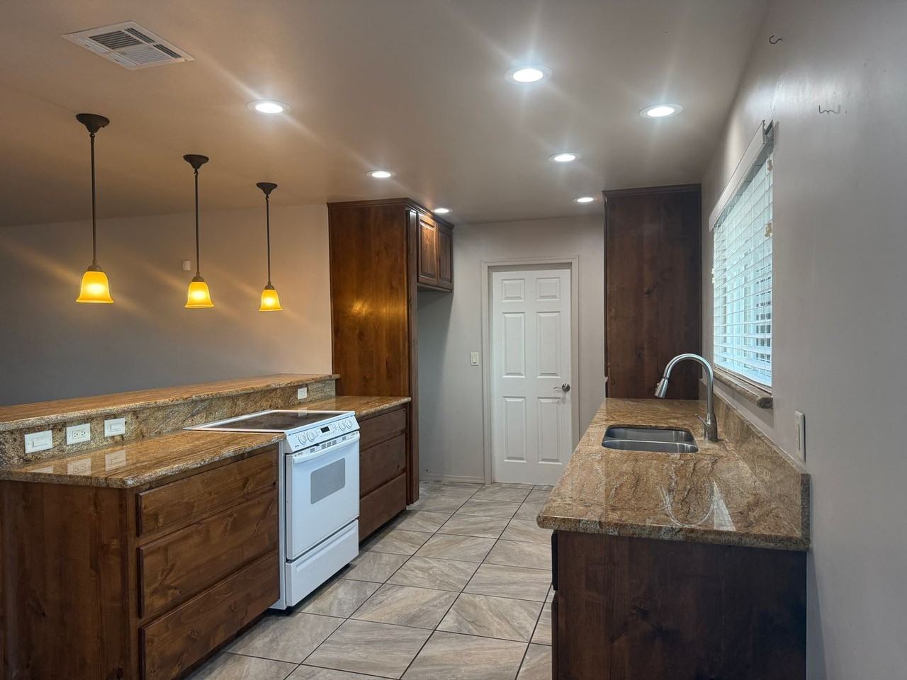 2105 Palo Verde Blvd S - Photo 4 of 12