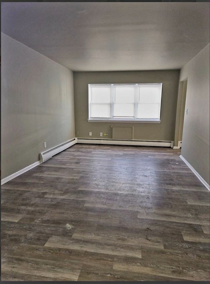 1055 N Saint Lucas St - Photo 2 of 7