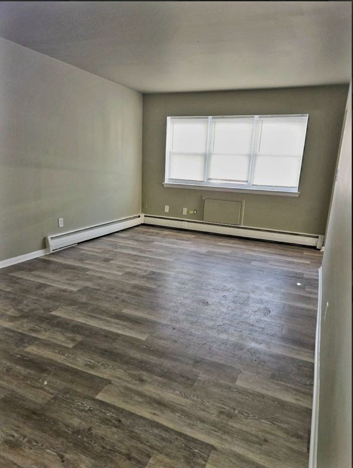 1055 N Saint Lucas St - Photo 6 of 7