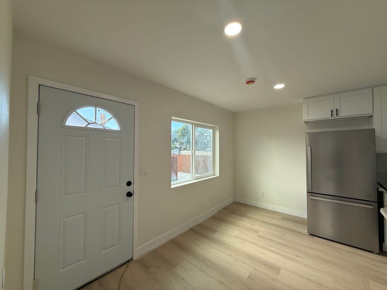 3688 Taft St - Photo 3 of 11