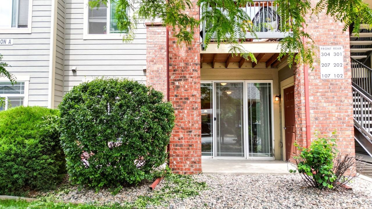 2133 Krisron Rd - Photo 4 of 33