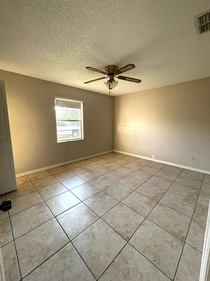 2552 6th St - Photo 7 of 11