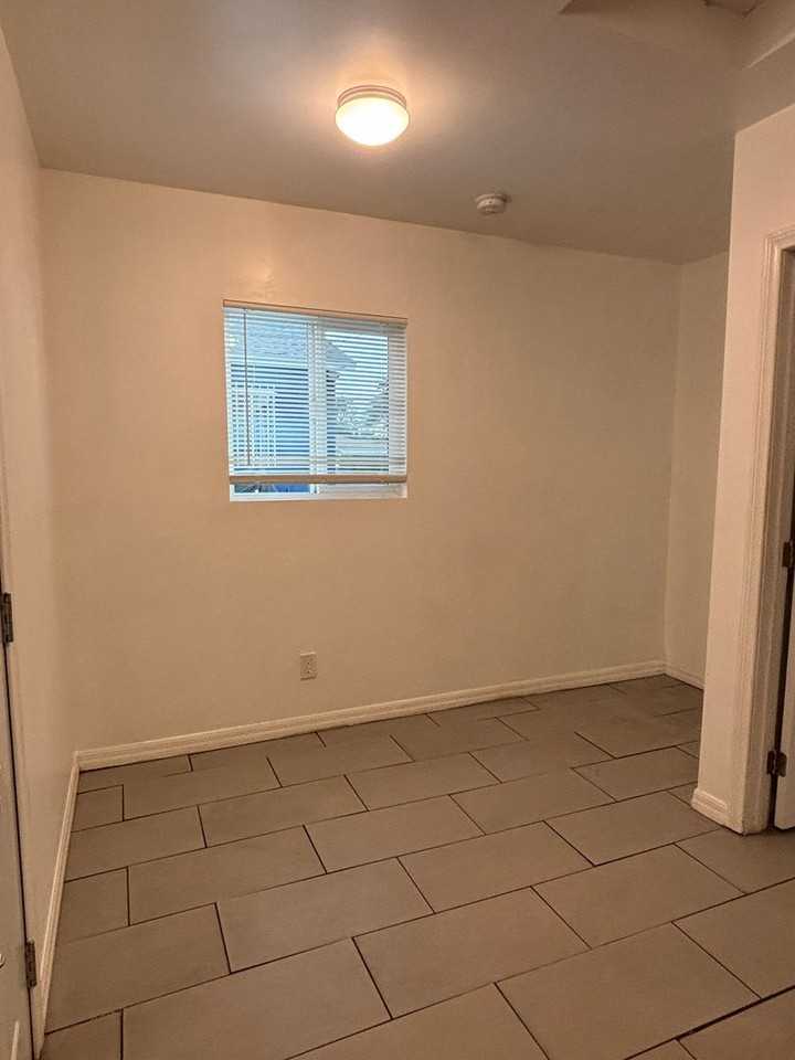 4933 1/2 E San Juan St - Photo 2 of 11