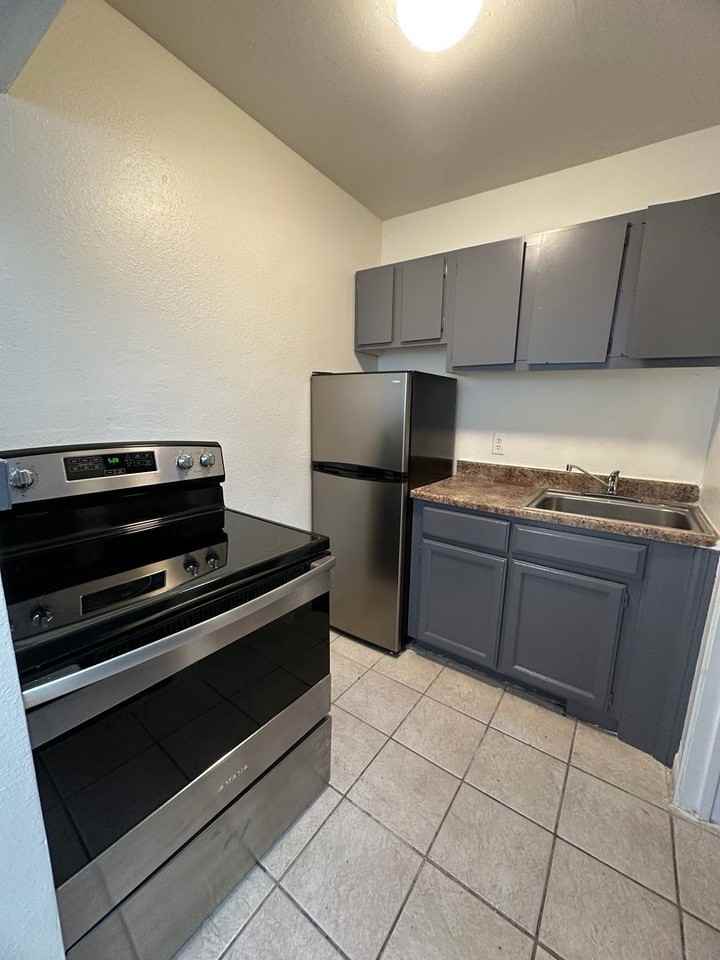 1516 Linden Ave #B - Photo 2 of 8