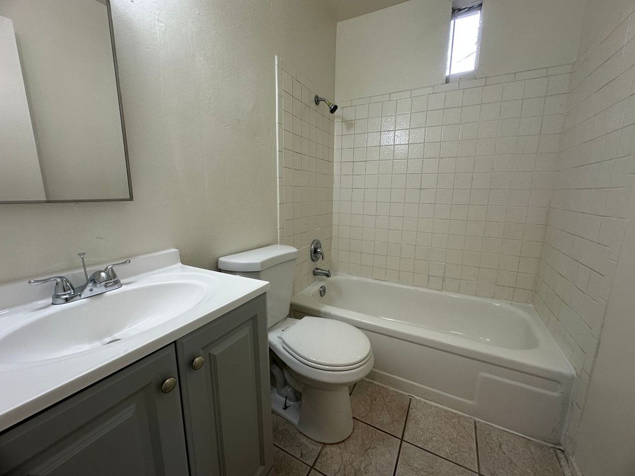 1516 Linden Ave #B - Photo 3 of 8