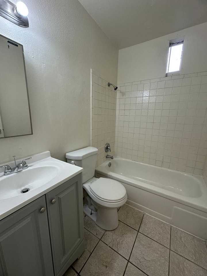 1516 Linden Ave #B - Photo 4 of 8