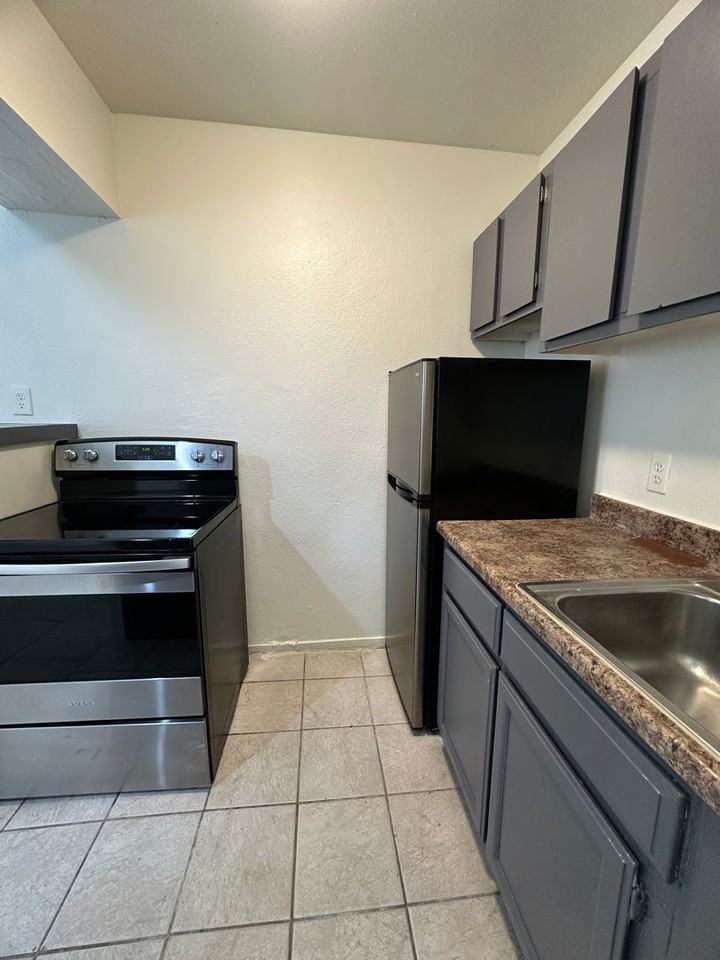 1516 Linden Ave #B - Photo 5 of 8