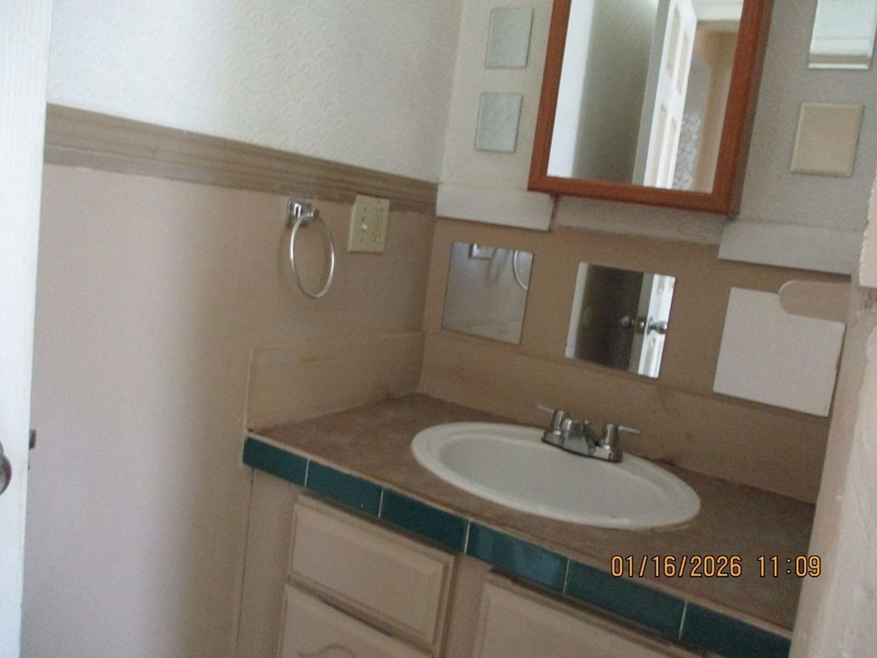 2215 Simpson Ave - Photo 5 of 14