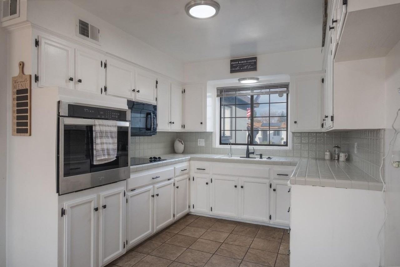 2248 Sunnyside Ave - Photo 4 of 25