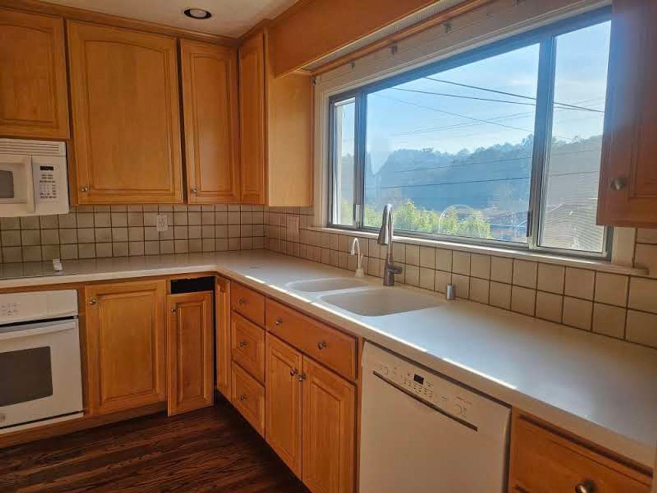 1145 Fernwood Dr - Photo 7 of 28