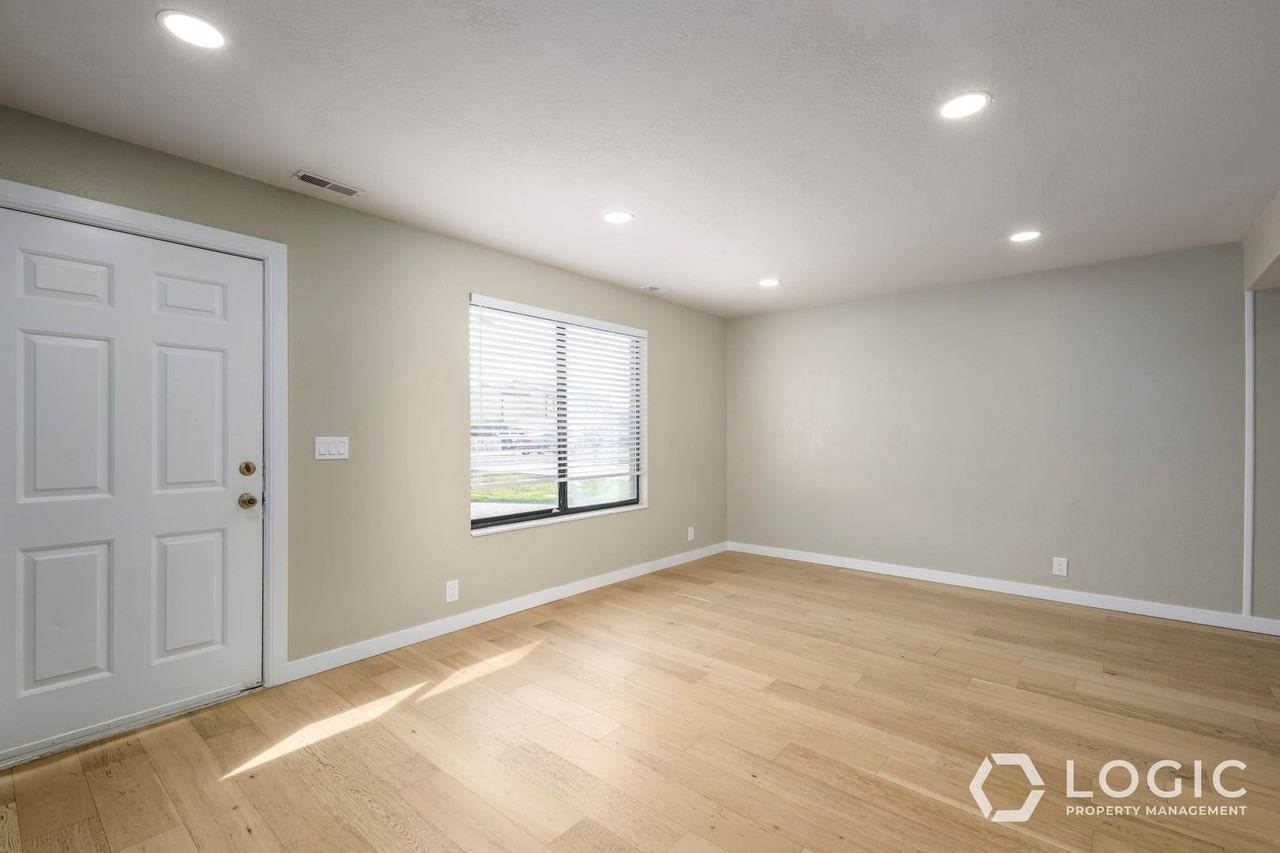 2344 S 1440 W - Photo 4 of 21