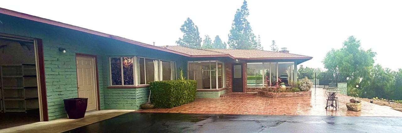 330 W Gladstone St - Photo 2 of 37