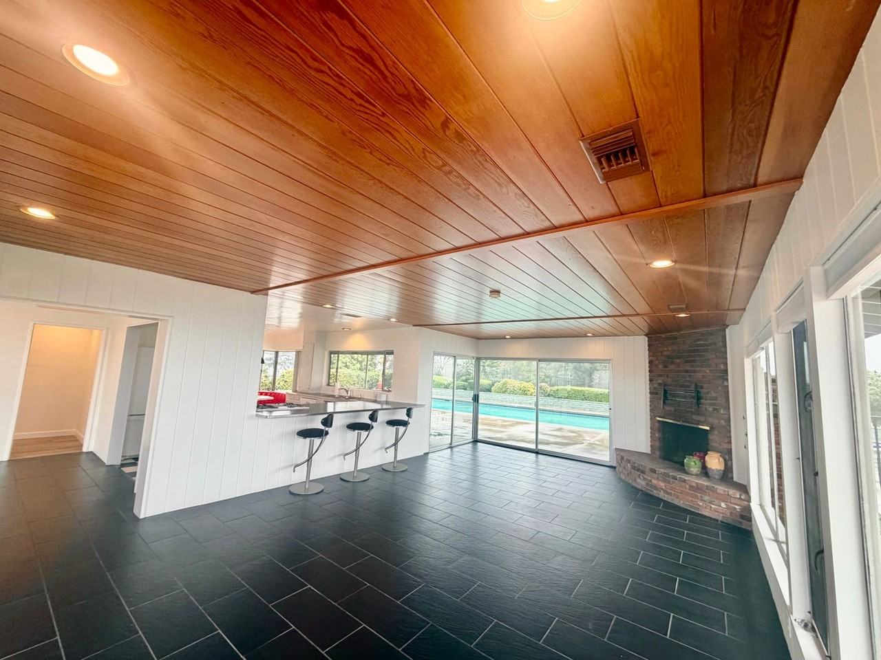 330 W Gladstone St - Photo 7 of 37