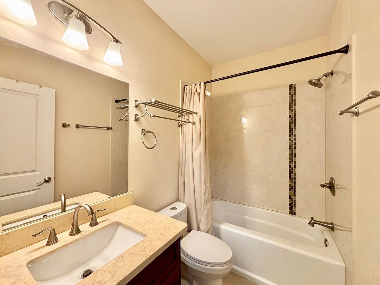 12722 35th Ave Ne #B - Photo 5 of 23