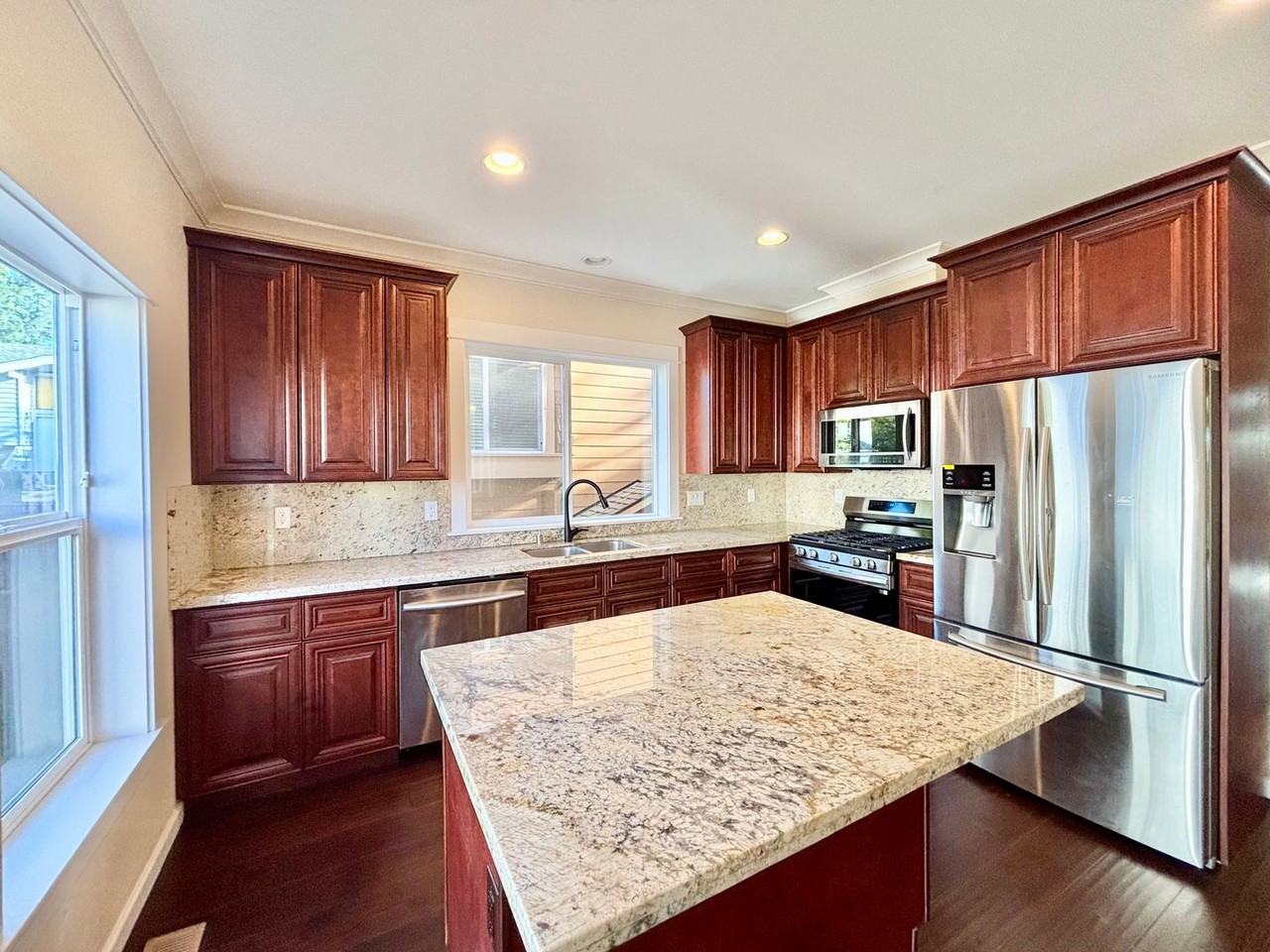 12722 35th Ave Ne #B - Photo 6 of 23