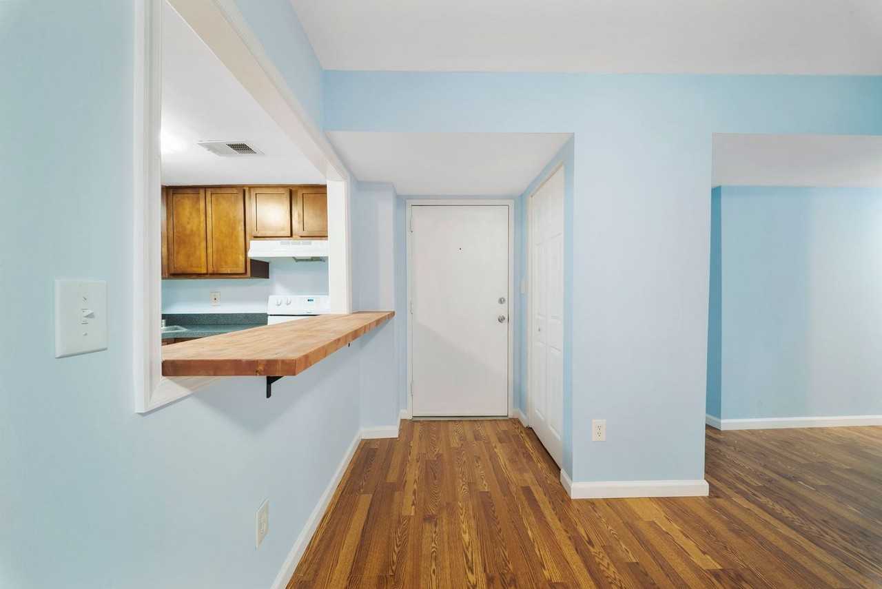 429 Kenyon St Nw #T2 - Photo 4 of 25